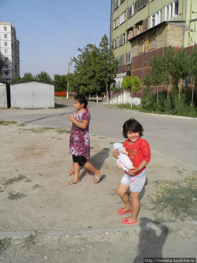 Дети, район Сельмаша. Ташкент, Узбекистан