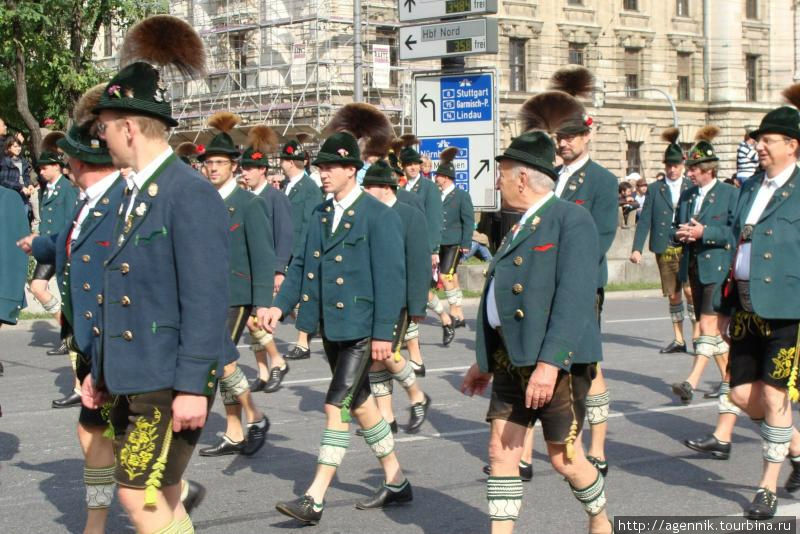Султаны на шляпах только по праздникам Мюнхен, Германия