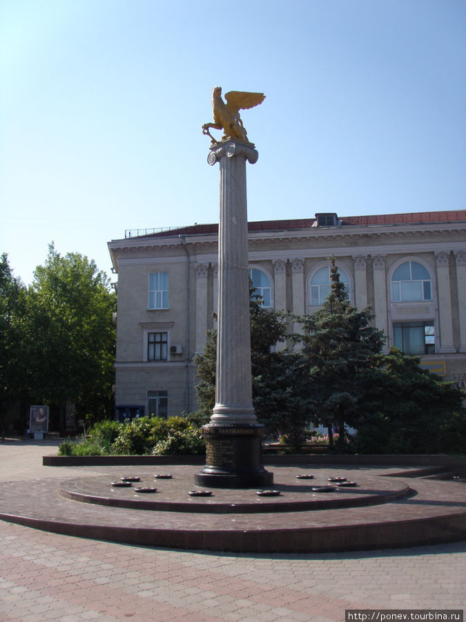 Грифон — символ города Керчь, Россия