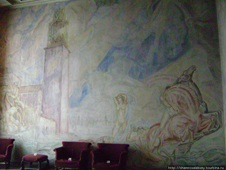 взгляд упирается в замечательную фреску, символически повествующей о строительстве здания городской ратуши. Стокгольм, Швеция