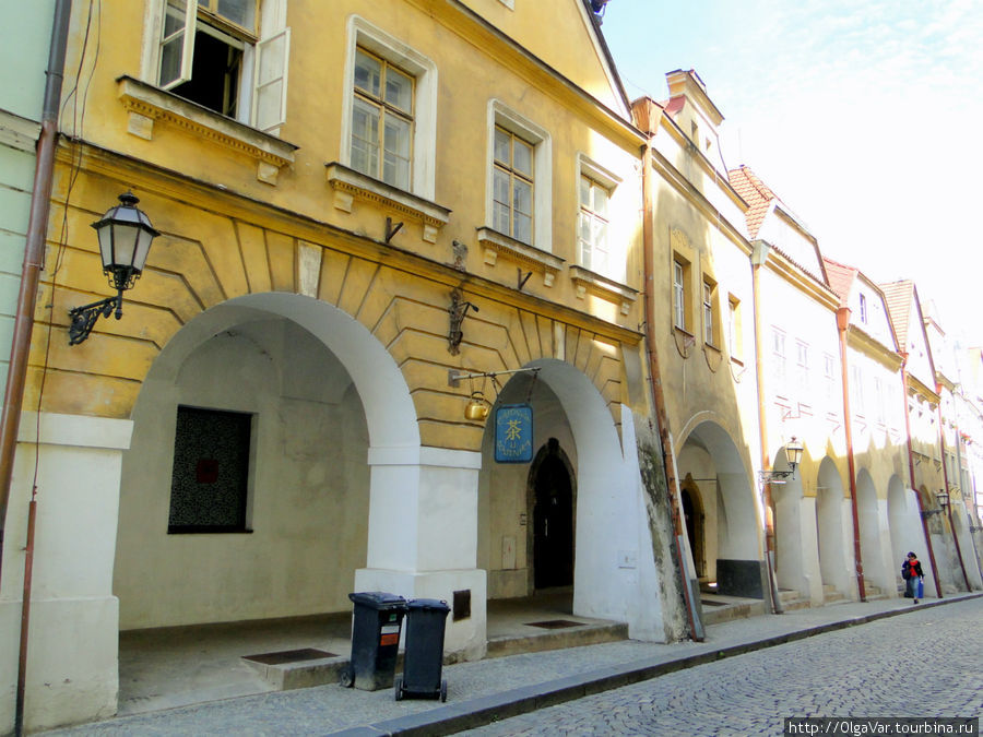 А такие арочные дома можно увидеть за Белой Башней Градец-Кралове, Чехия