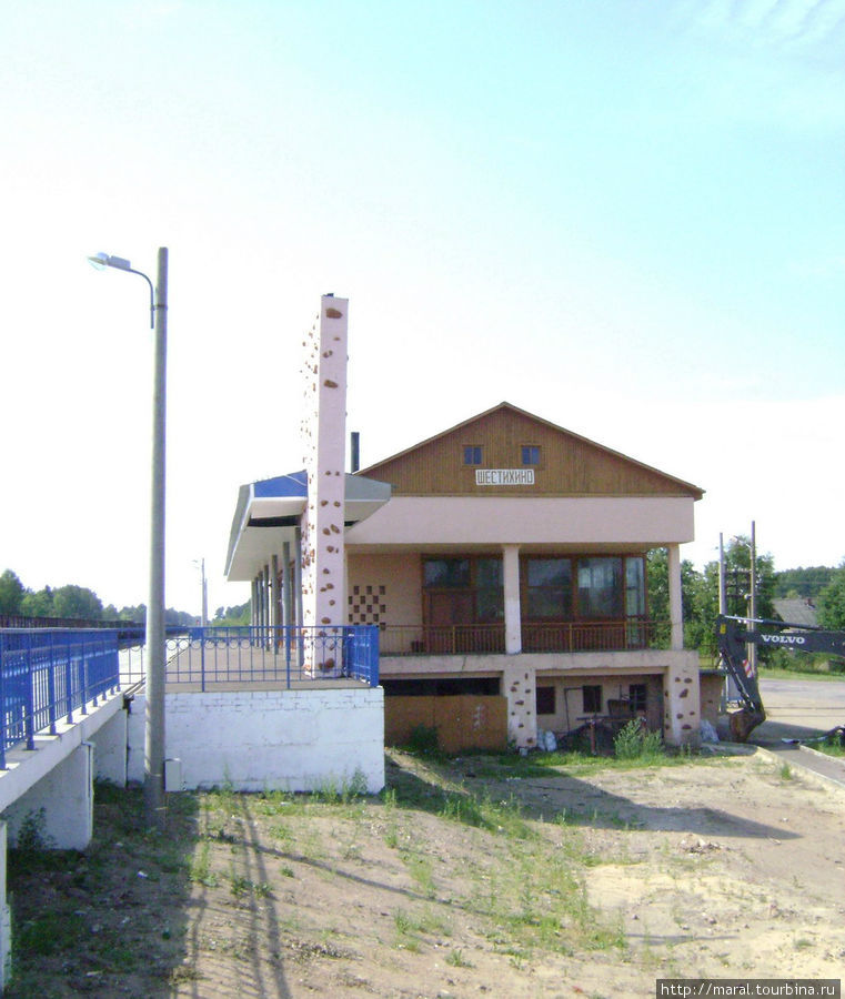 Оригинальный железнодорожный вокзал на станции Шестихино, откуда начинается дорога на Борок, был построен стараниями И.Д. Папанина в 1959 году Борок, Россия