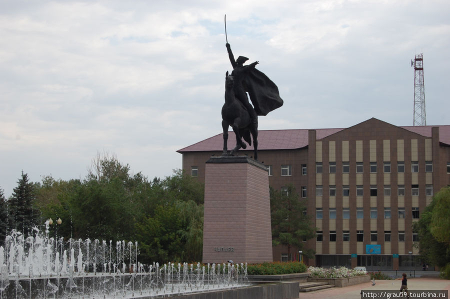 Памятник Чапаеву Уральск, Казахстан