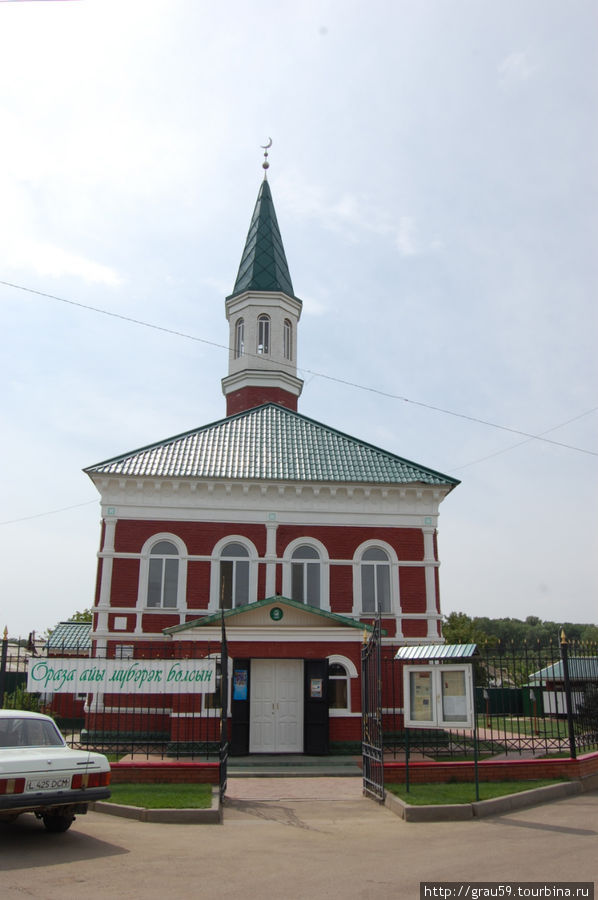 Красная мечеть Уральск, Казахстан