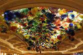 Этот потолок, сделанный художником Дейлом Чихули, стоит 3.000.000$!