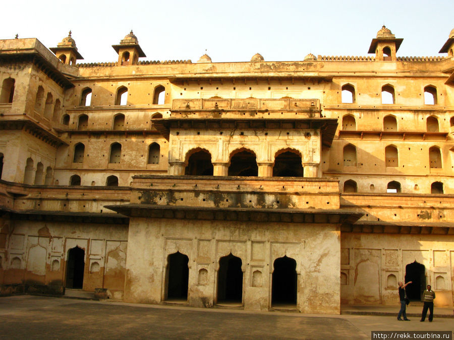 Дворец Джихангир был построен правителем Орчи Бин Сингхом к приезду его протеже принца Салима, который был Великим Моголом Орчха, Индия