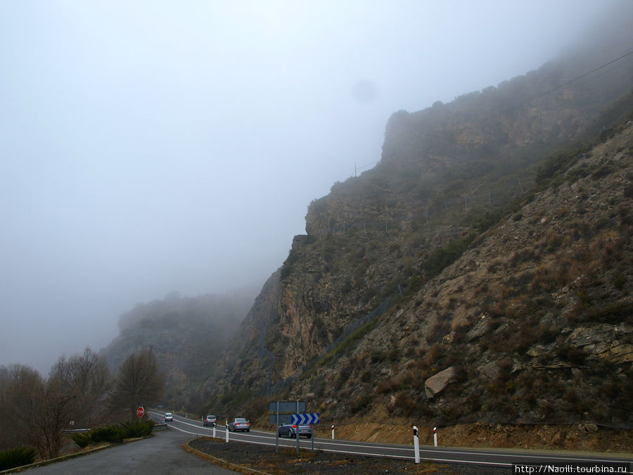 Горная дорога в Пиренеях Риполь, Испания