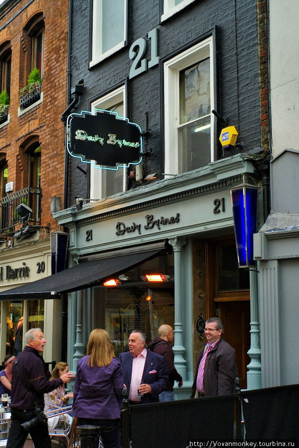 Davy Byrnes — увековеченный в романе Джойса Улисс пуб на Duke street. Дублин, Ирландия