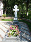 Надгробие на могиле внучки Великой Княгини Александры Петровны Романовой — Софии