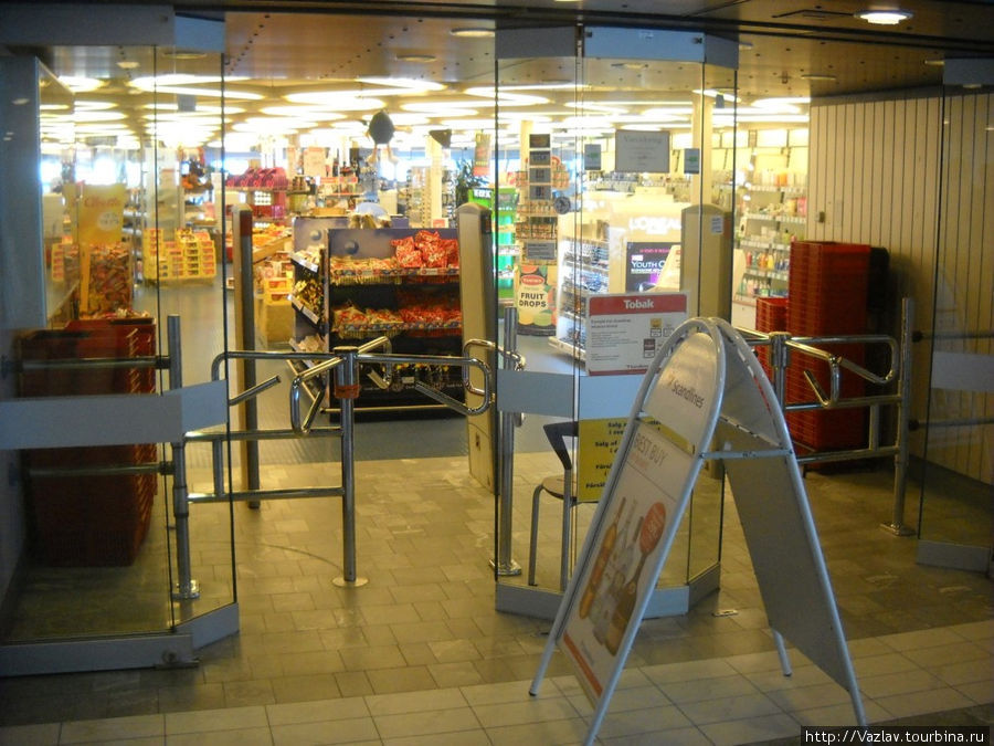 Магазин дьюти-фри для многих — самое желанное место на корабле Хельсингборг, Швеция