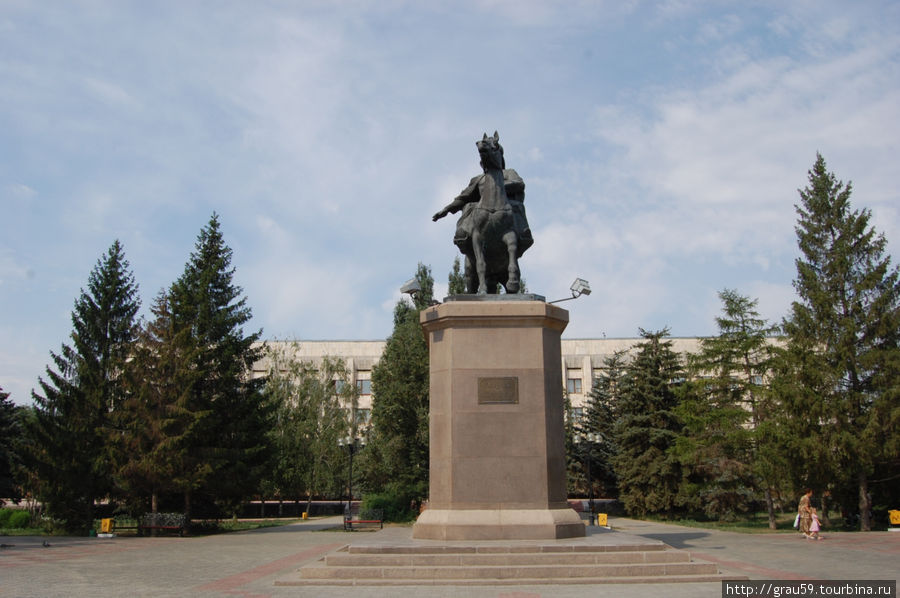 Памятник С.Датову