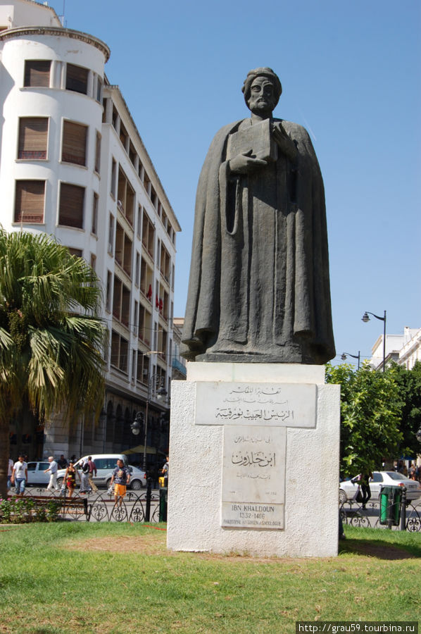 Памятник ибн Халдуну / Ibn Khaldoun statue