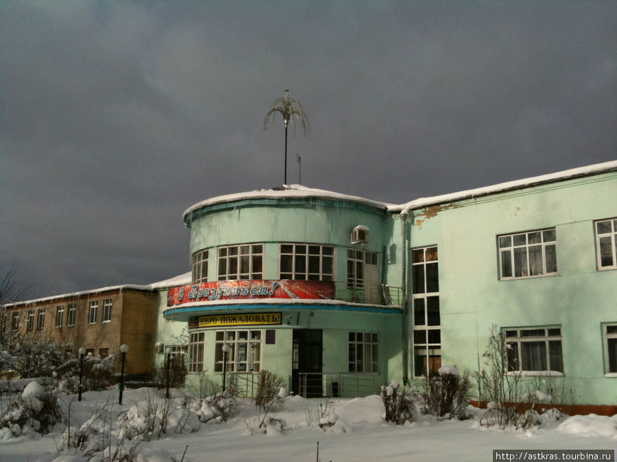 здание ремесленного училища (ныне: Профессиональное училище №9), построенное в конце 20-х годов прошлого века Рошаль, Россия
