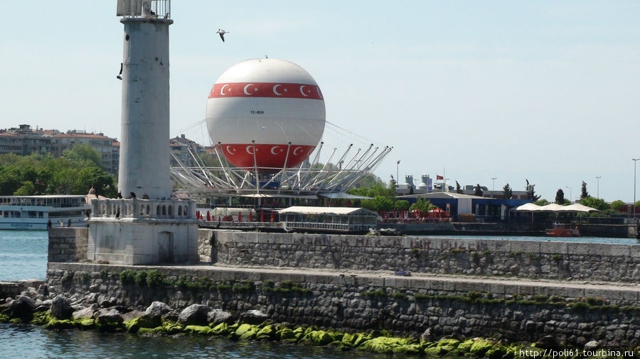 На азиатском берегу — воздушный шар — я видела его днем раньше в небе Стамбула Стамбул, Турция