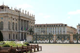 Главная площадь Турина — Piazza Castello.