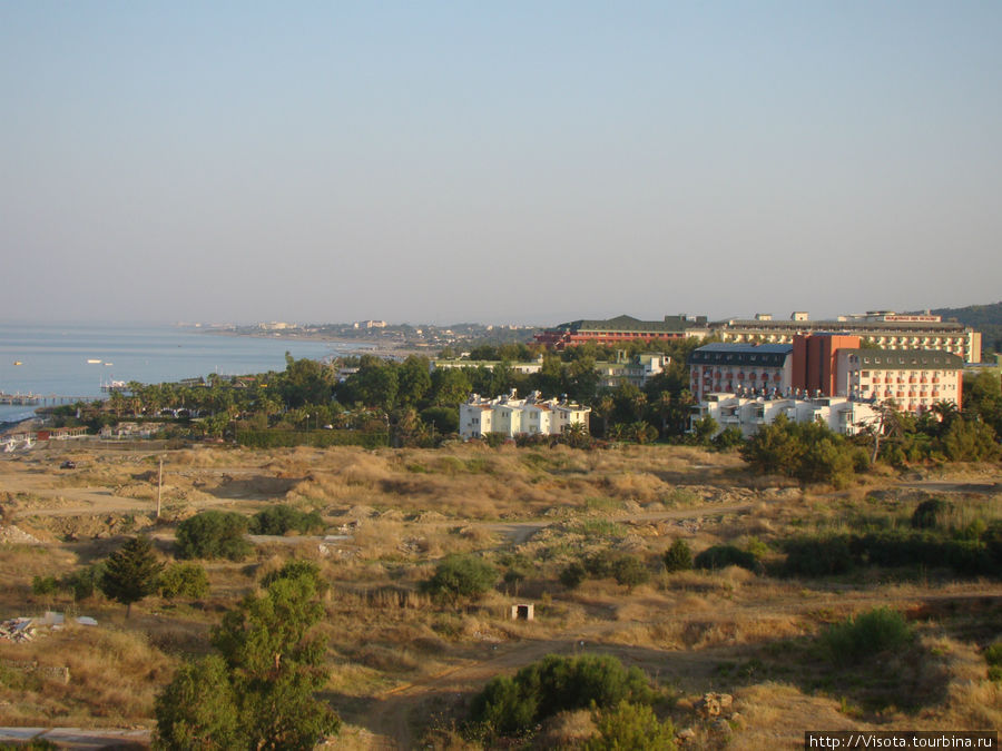 вид на соседний отель, Дельфин Алания, Турция