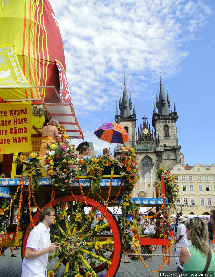 А вообще-то было здорово,  и кто хотел, получил отличное оранжевое настроение Прага, Чехия