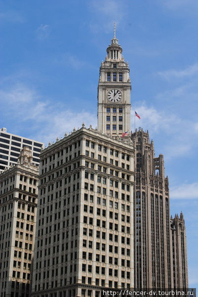 Центр украшен несколькими сравнительно старыми высотками Чикаго, CША