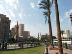 Площадь Тахрир — центральная площадь Каира, отсюда начинались все мои походы. Отель находится в 15 минутах ходьбы от площади.