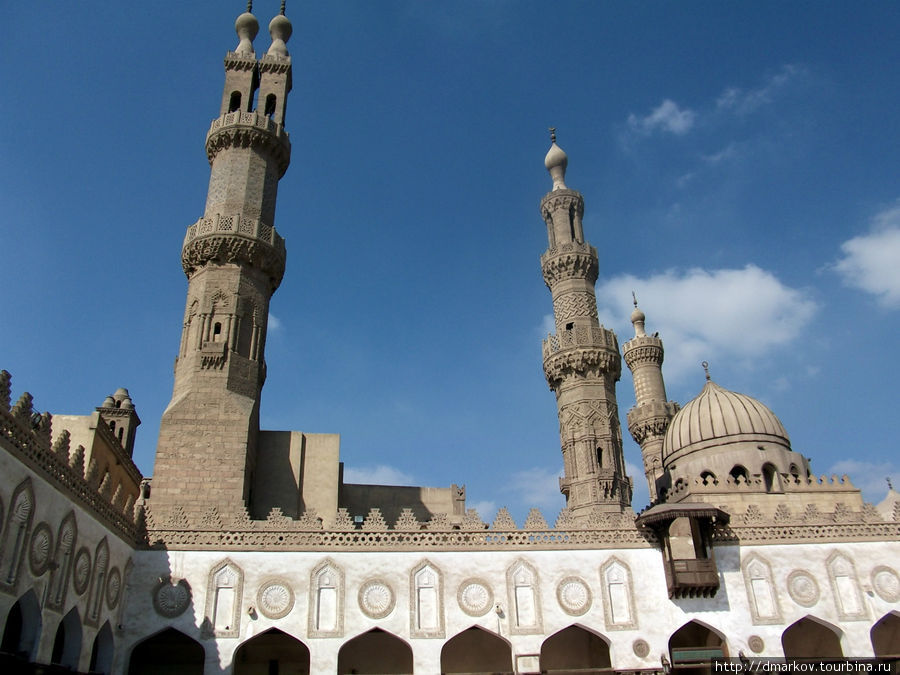 Каждый правитель Каира строил для мечети Аль-Азхар свой минарет. Каир, Египет