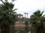 Дворец Маньял на острове Рода скрывается за густой растительностью, столь редкой в Каире.