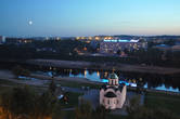 Вид из окна гостиницы на Площадь 1000-летия Витебска.