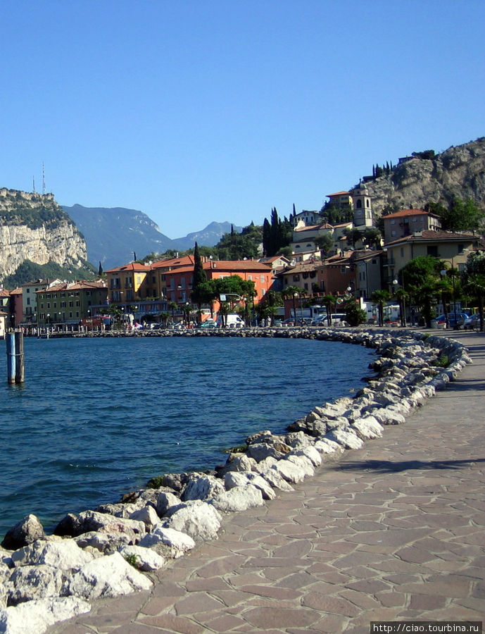 Торболе - городок на северном берегу озера Гарда. Торболе, Италия