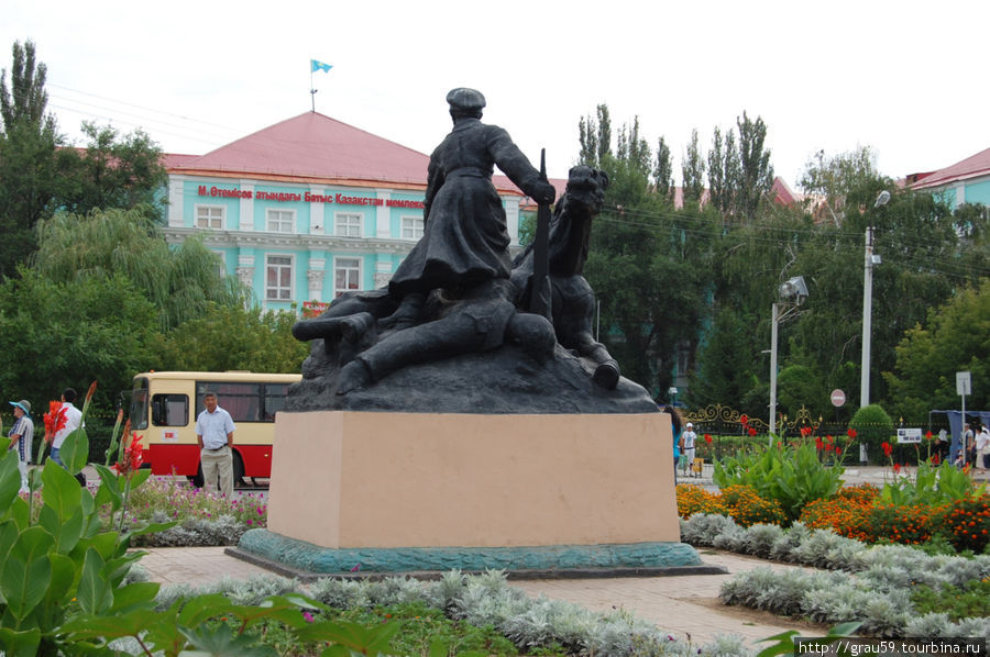 Памятнику Мише Гаврилову Уральск, Казахстан