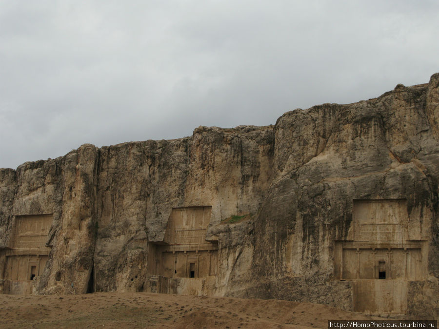 Персеполис, гробницы  царей Ахеменидов Мейбод, Иран