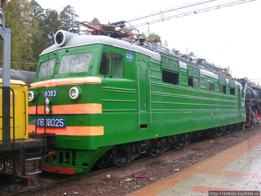 ВЛ60 (Владимир Ленин, тип 60) — первый советский магистральный электровоз переменного тока, запущенный в крупносерийное производство.
На фотографии — одна из модификаций ВЛ60 — электровоз ВЛ60пк. Дивногорск, Россия