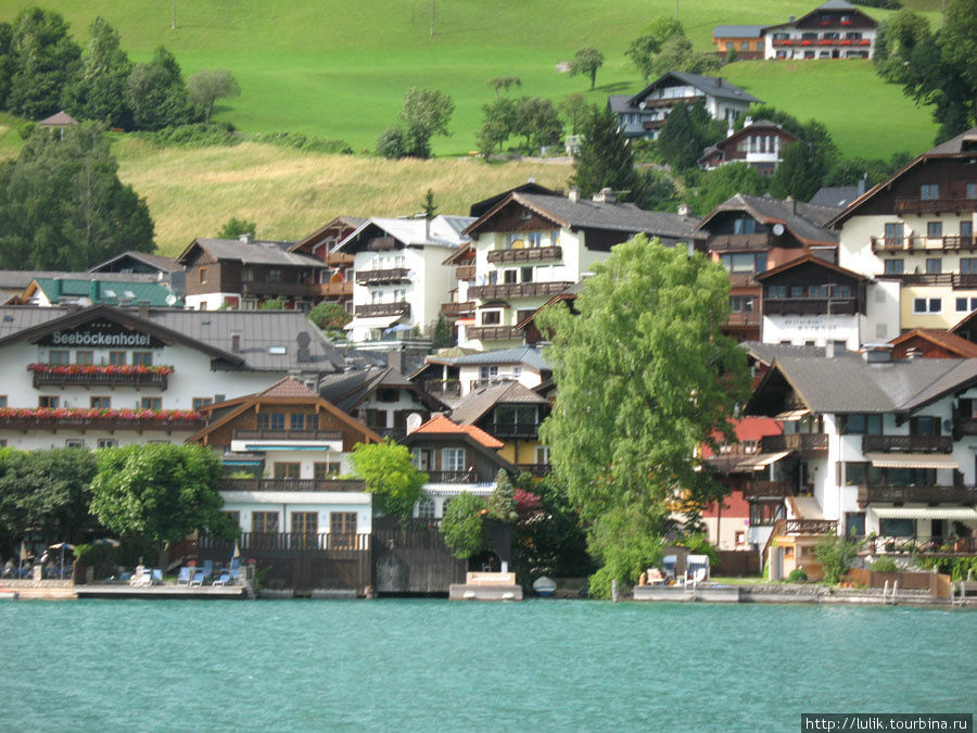 Сакт-Вольфганг с озера Вольфгангзее Санкт-Вольфганг, Австрия