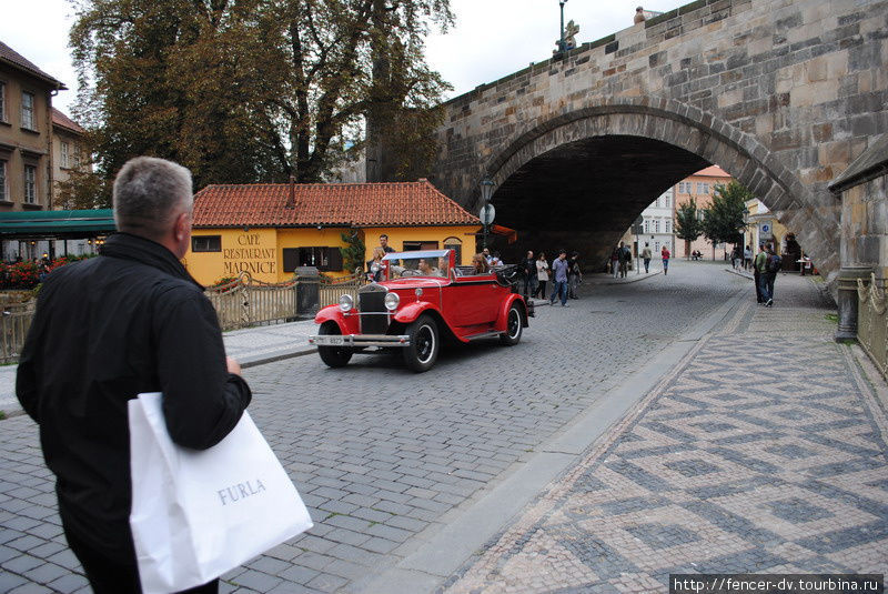 Ретро-автомобили на пражских улицах Прага, Чехия