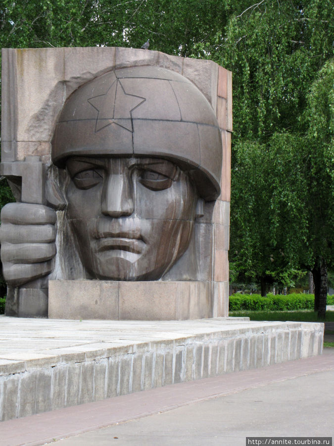 Мемориал От коломенцев землякам, павшим в Великую Отечественную войну 1941-1945 г.г.. Коломна, Россия