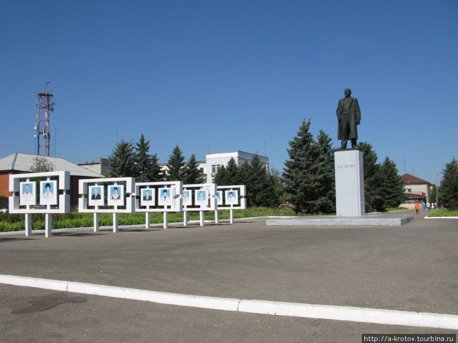Памятник Ленину в городе Маркс Маркс, Россия