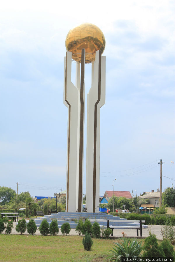 памятник последней войне Гагра, Абхазия