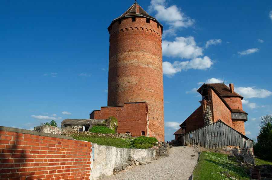 И сама Турайдская крепость с музейными залами и смотровой башней. Сигулда, Латвия