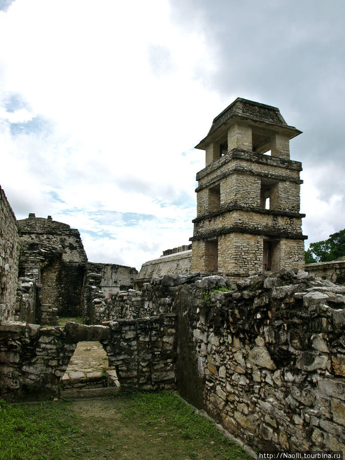 Королевский дворец майя с акведуком Паленке, Мексика