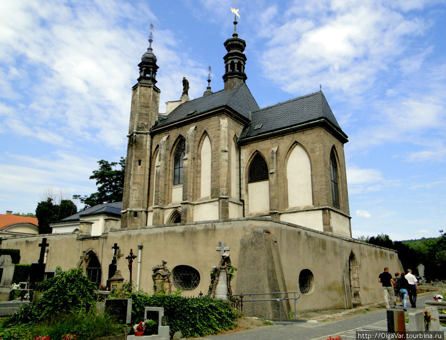 Кладбищенский костел Всех святых с костехранилищем Кутна-Гора, Чехия