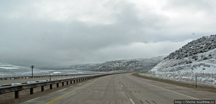 Дорога входит в штат Юта, тут уже другие пейзажи? да и снега уже не увидим, ведь конец мая... Штат Вайоминг, CША