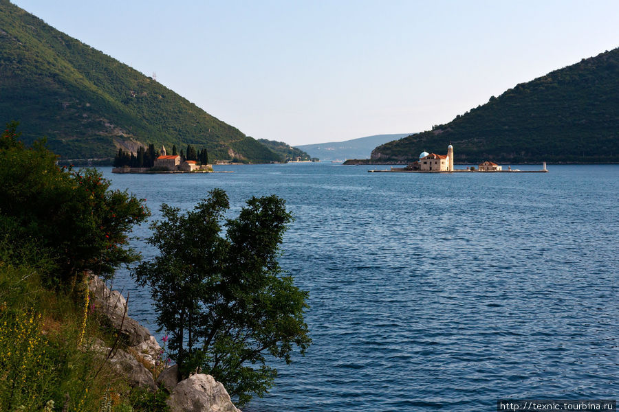 Здесь же тоже вполне классно купаться Бухта Котор, Черногория