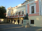 Картинная галерея и памятник И.Айвазовскому.