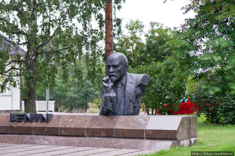 Ленин в Котке, памятник Ленину был подарен Котке городом Таллином в 1979 Котка, Финляндия