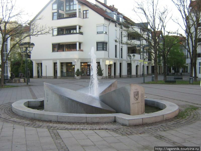 Ратушная площадь Унтерхахинг, Германия