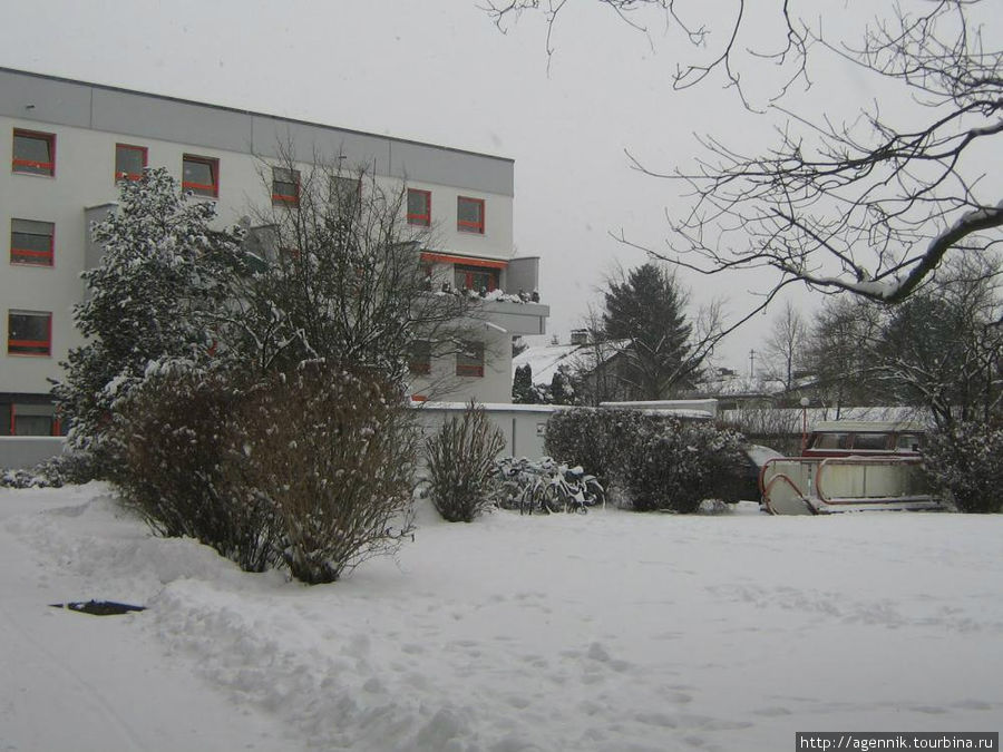 Снег зимой нечастый гость, но все же бывает морозно Унтерхахинг, Германия