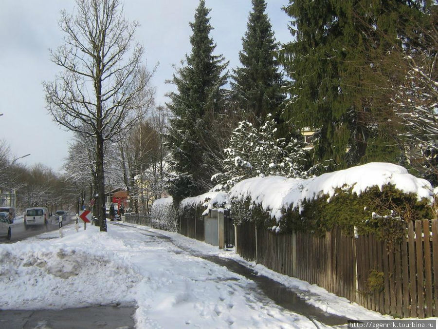 Зима 2010 года была довольно суровой Унтерхахинг, Германия