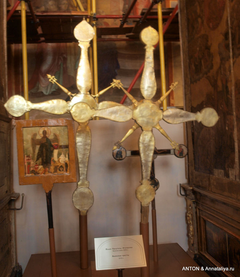 Собор Рождества Богородицы. Выносные кресты. Суздаль, Россия