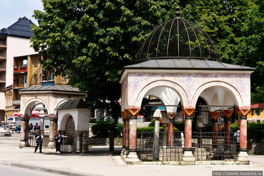 Могилы кого-то из местных мусульманских деятелей Травник, Босния и Герцеговина