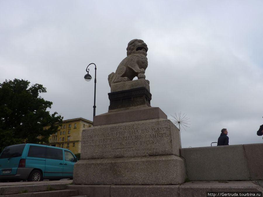 Ши-цзы — одна из двух фигур Санкт-Петербург, Россия