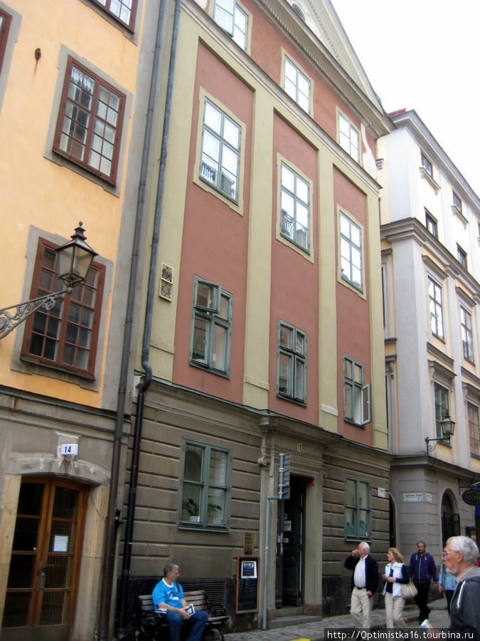 Хостель занимает здание 17 века в самом центре Гамла стана. Стокгольм, Швеция