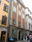 Хостель занимает здание 17 века в самом центре Гамла стана.